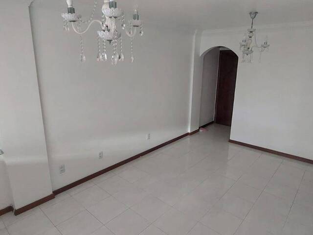 #221 - Apartamento para Venda em Salvador - BA