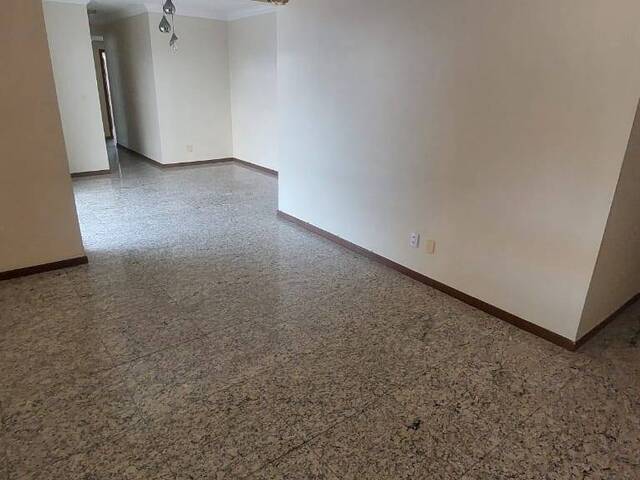 #261 - Apartamento para Venda em Salvador - BA