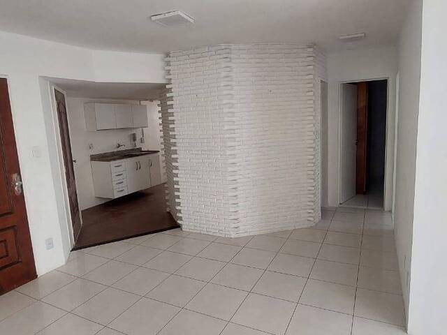 #421 - Apartamento para Venda em Salvador - BA
